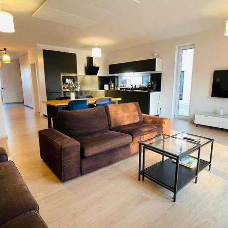House Flow, 3 Room With Terrace, Free 2 Parking Bratislava Eksteriør billede