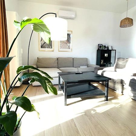 House Flow, 3 Room With Terrace, Free 2 Parking Bratislava Eksteriør billede