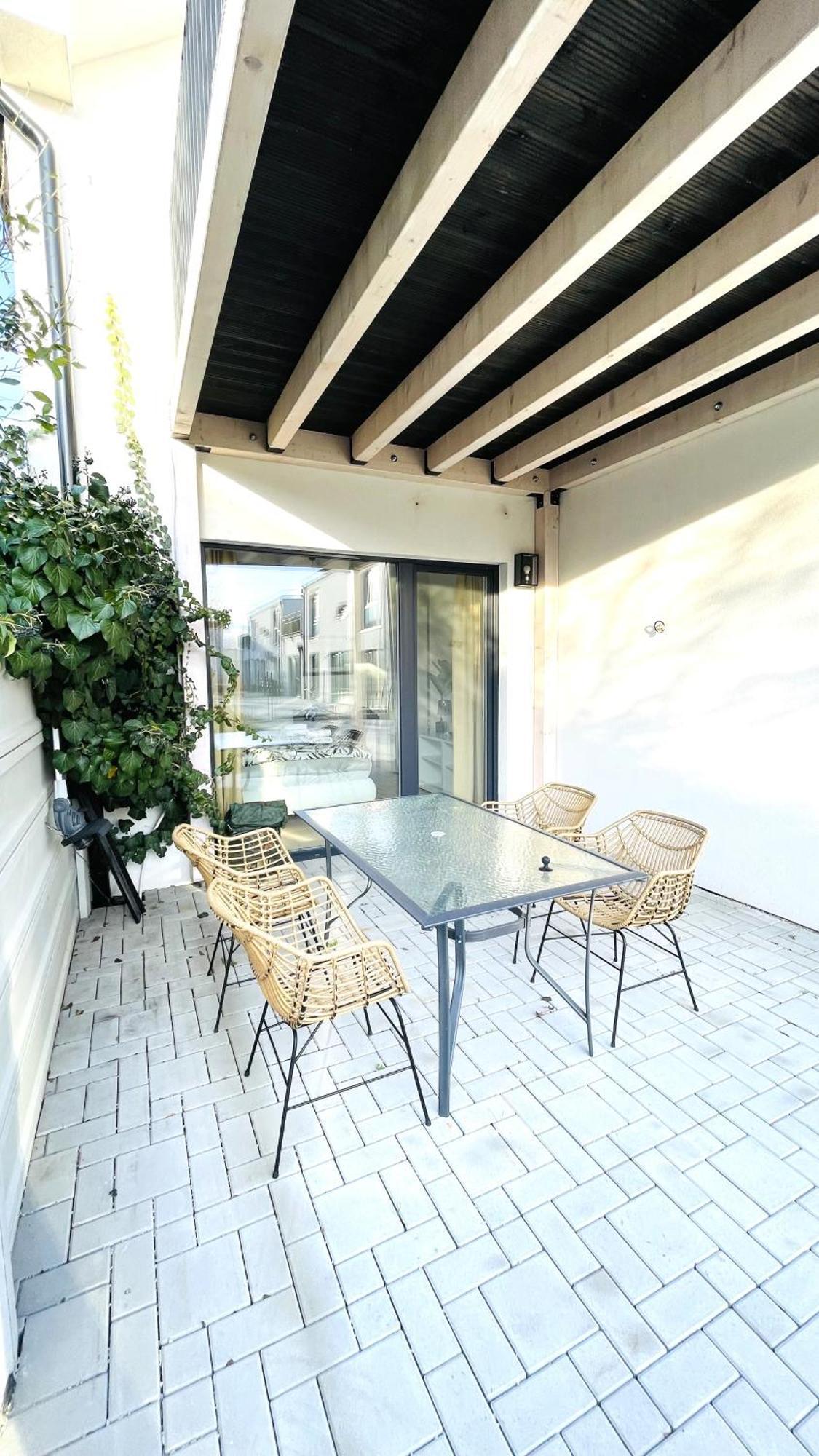 House Flow, 3 Room With Terrace, Free 2 Parking Bratislava Eksteriør billede