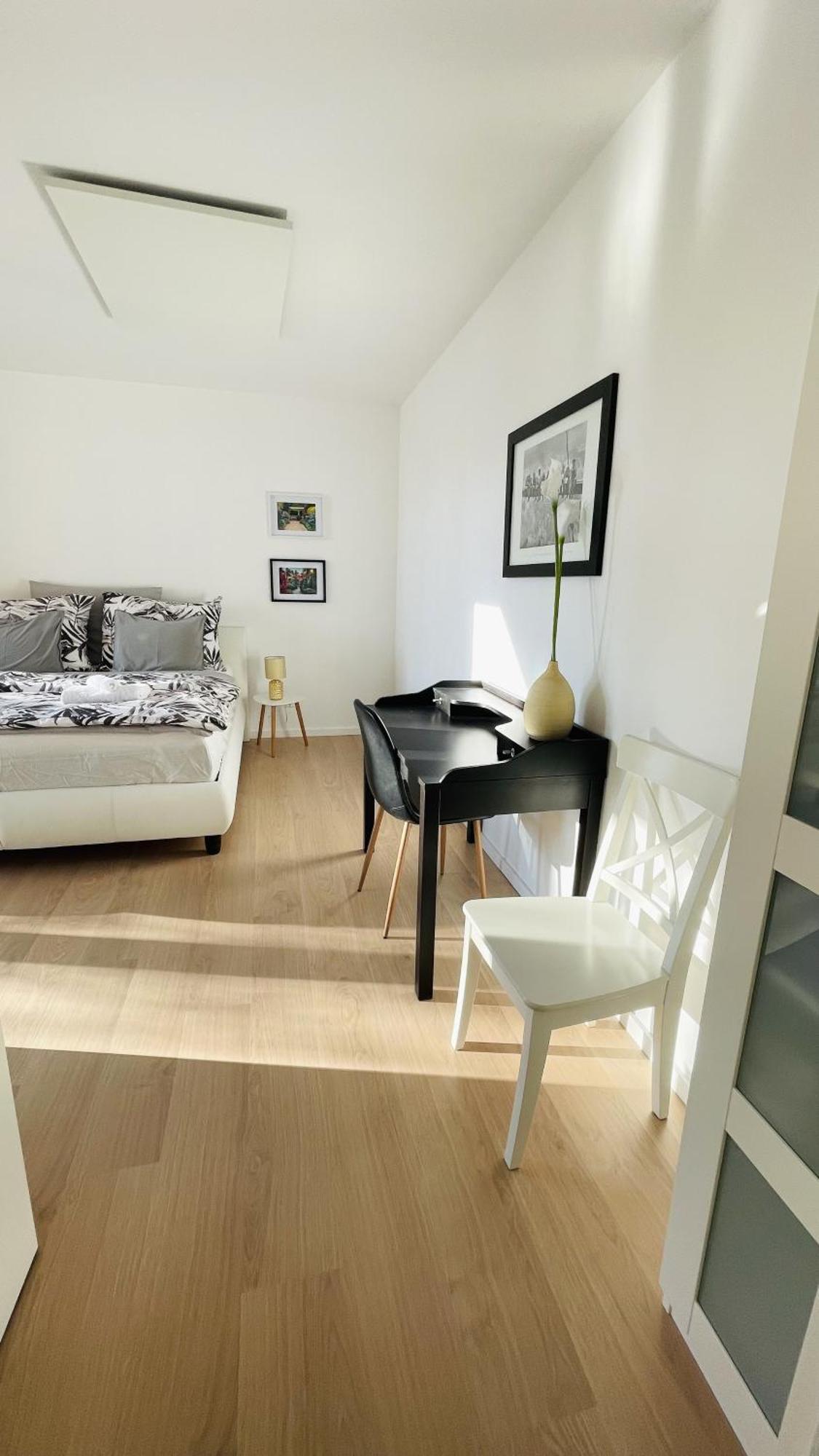 House Flow, 3 Room With Terrace, Free 2 Parking Bratislava Eksteriør billede