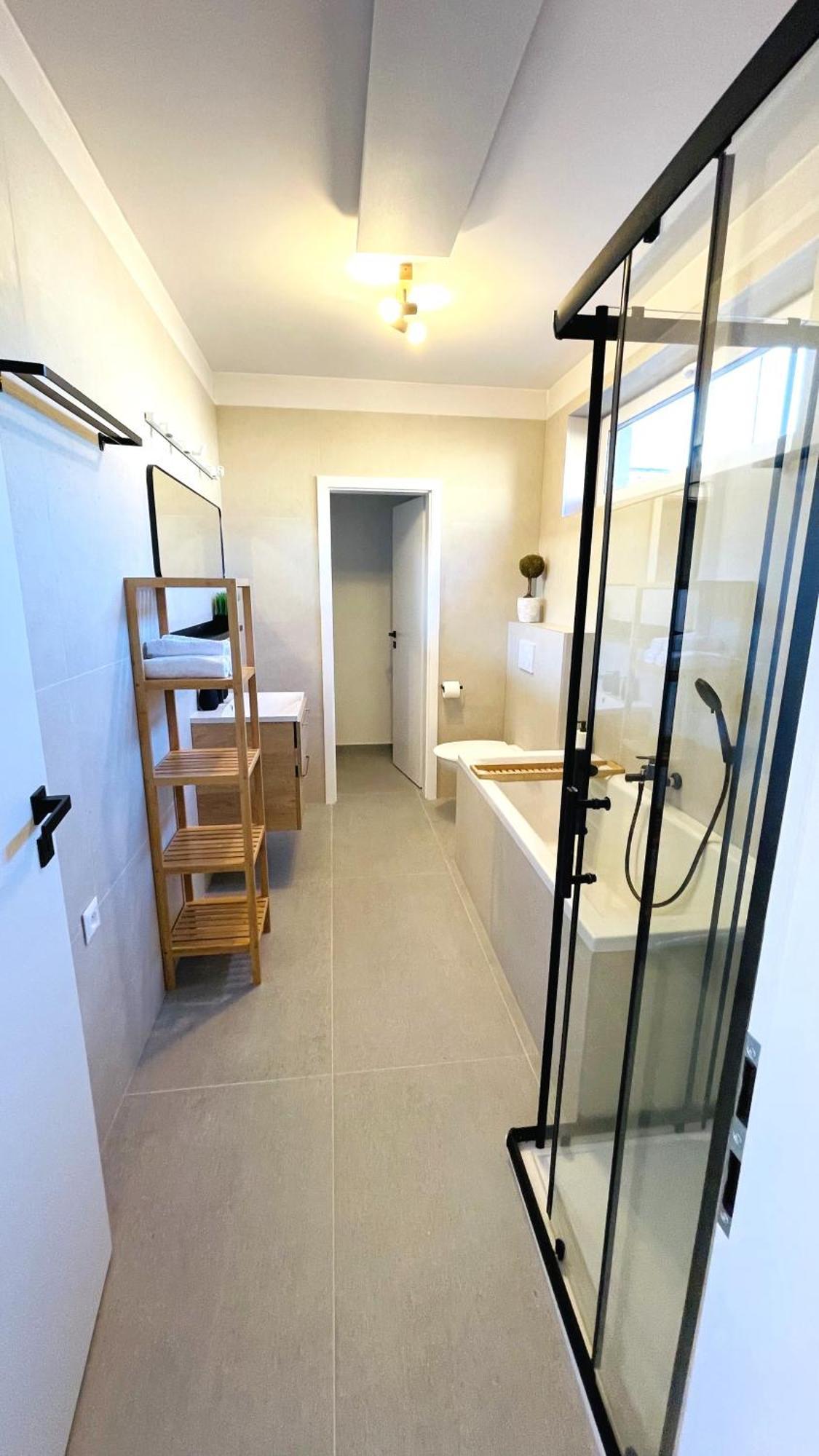 House Flow, 3 Room With Terrace, Free 2 Parking Bratislava Eksteriør billede