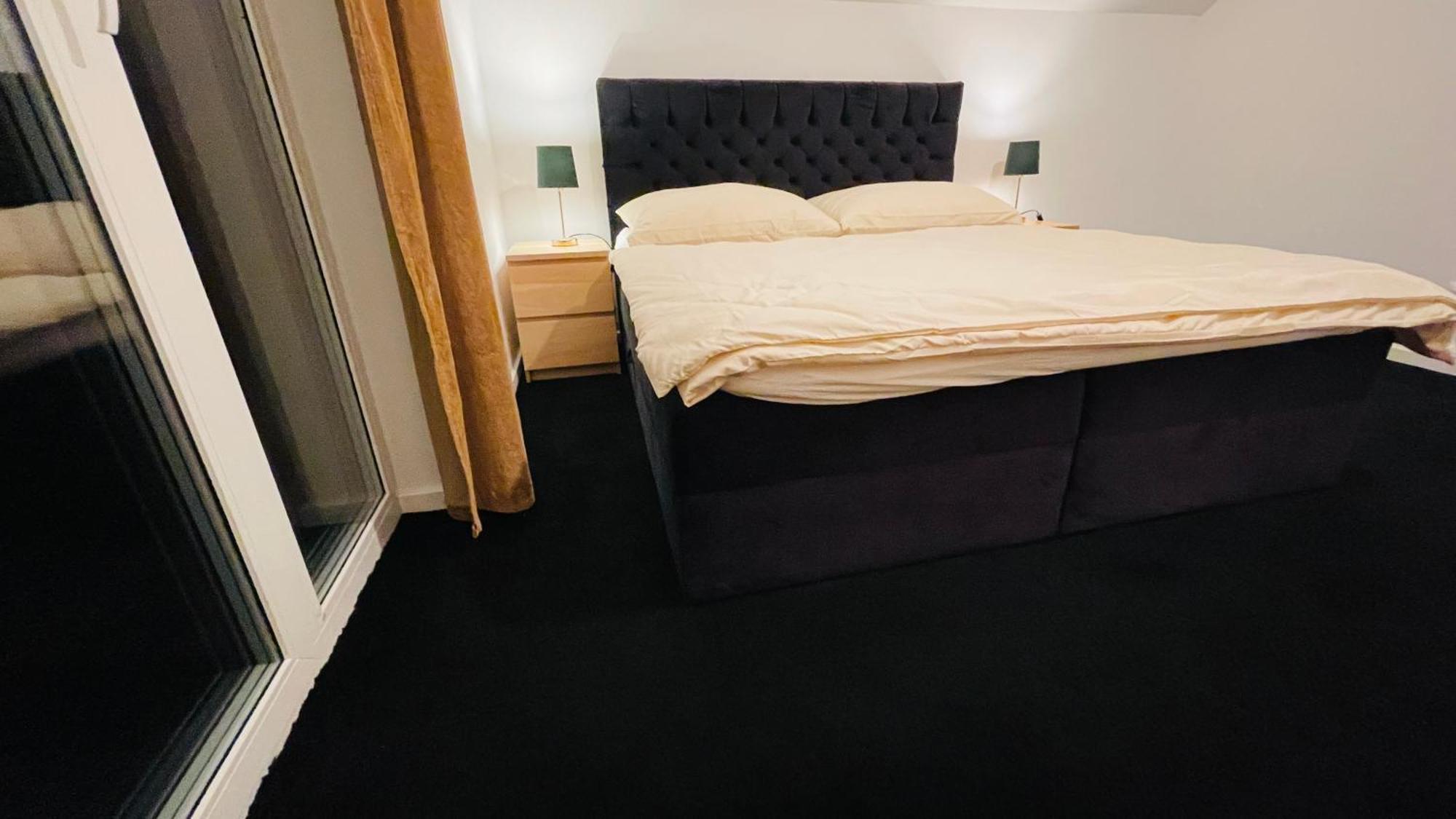 House Flow, 3 Room With Terrace, Free 2 Parking Bratislava Eksteriør billede