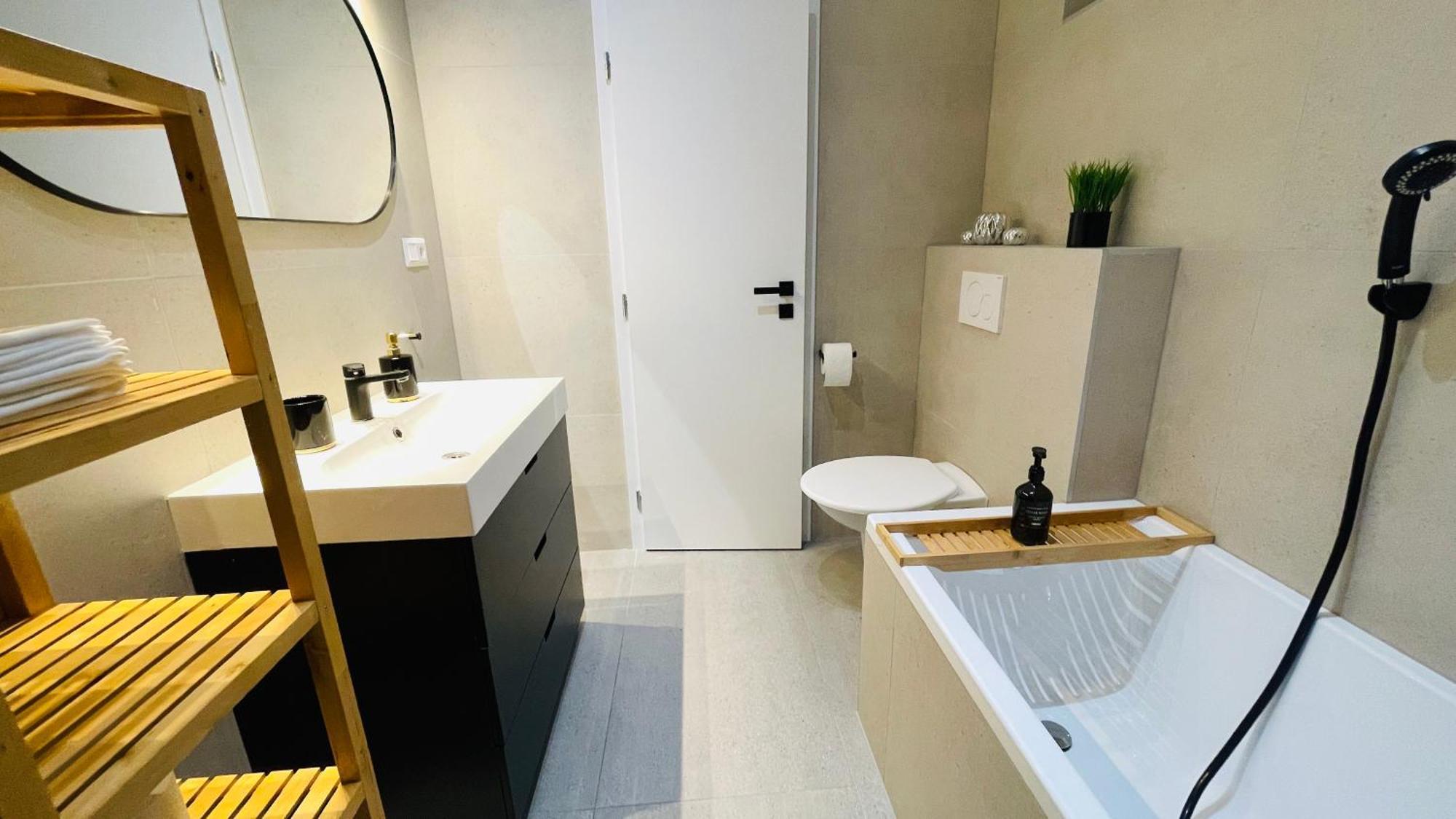 House Flow, 3 Room With Terrace, Free 2 Parking Bratislava Eksteriør billede
