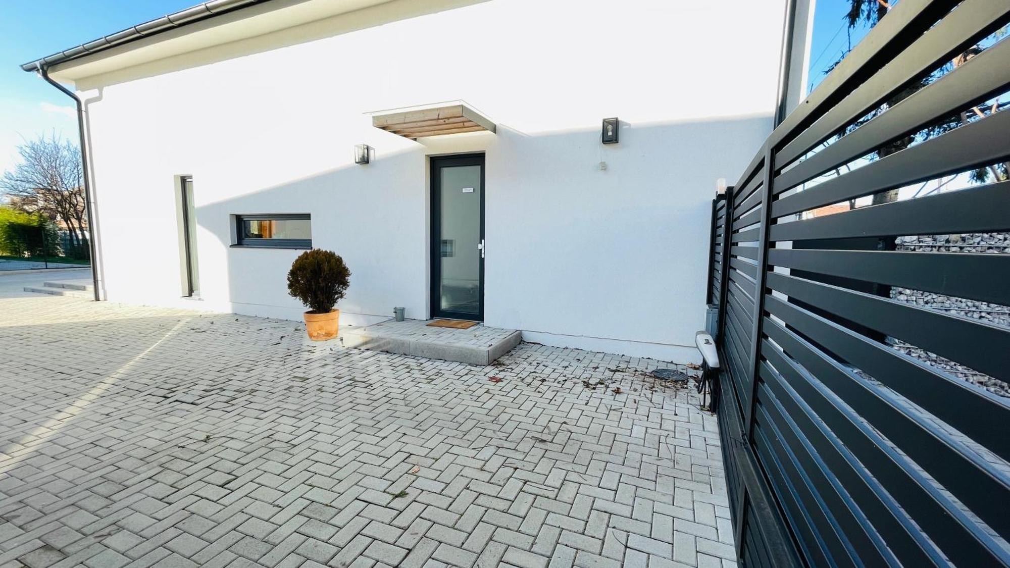 House Flow, 3 Room With Terrace, Free 2 Parking Bratislava Eksteriør billede