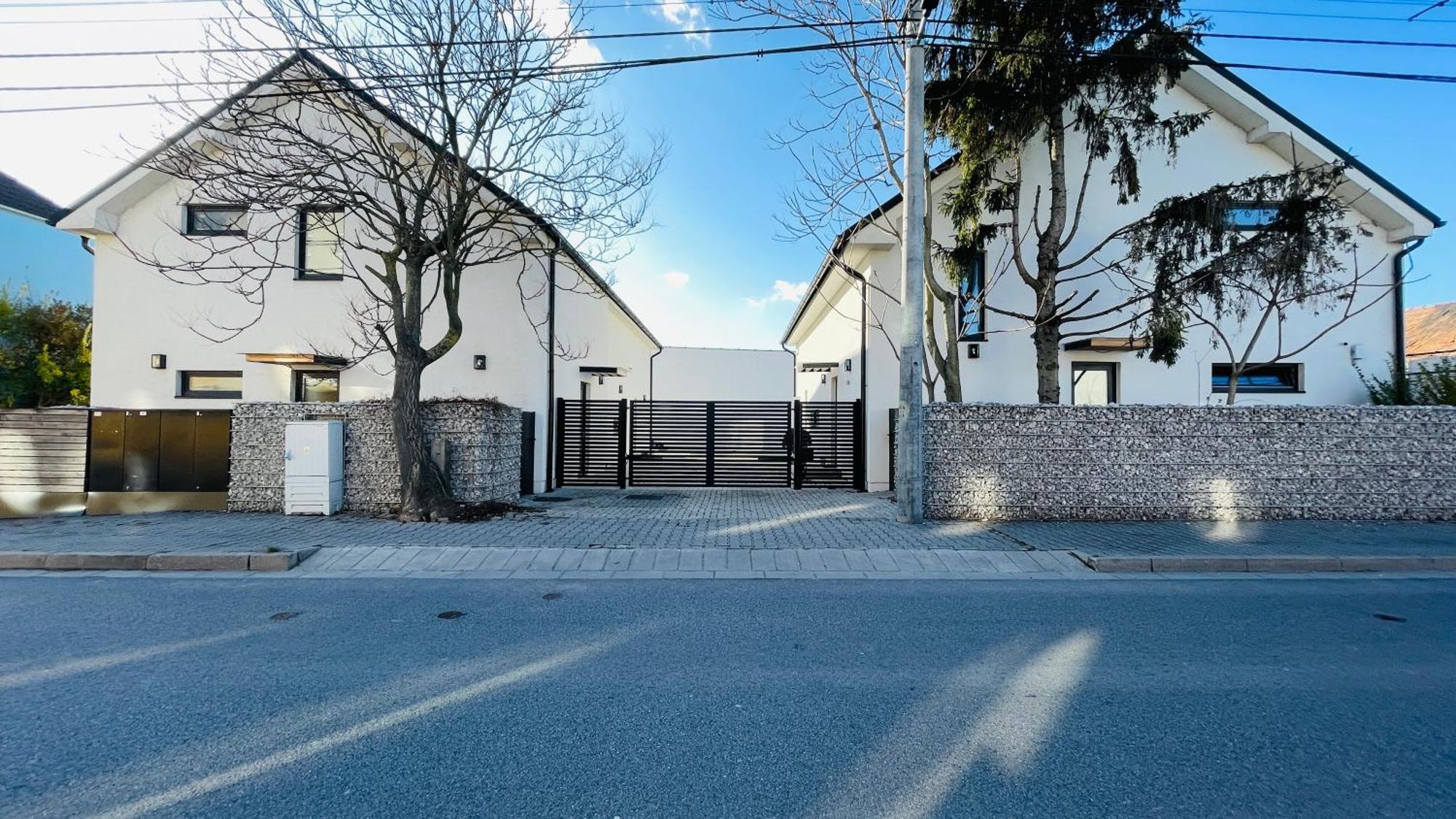 House Flow, 3 Room With Terrace, Free 2 Parking Bratislava Eksteriør billede