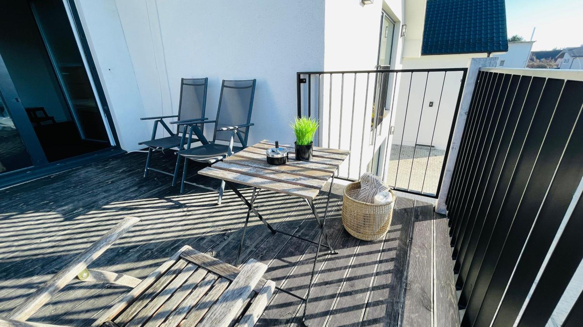 House Flow, 3 Room With Terrace, Free 2 Parking Bratislava Eksteriør billede