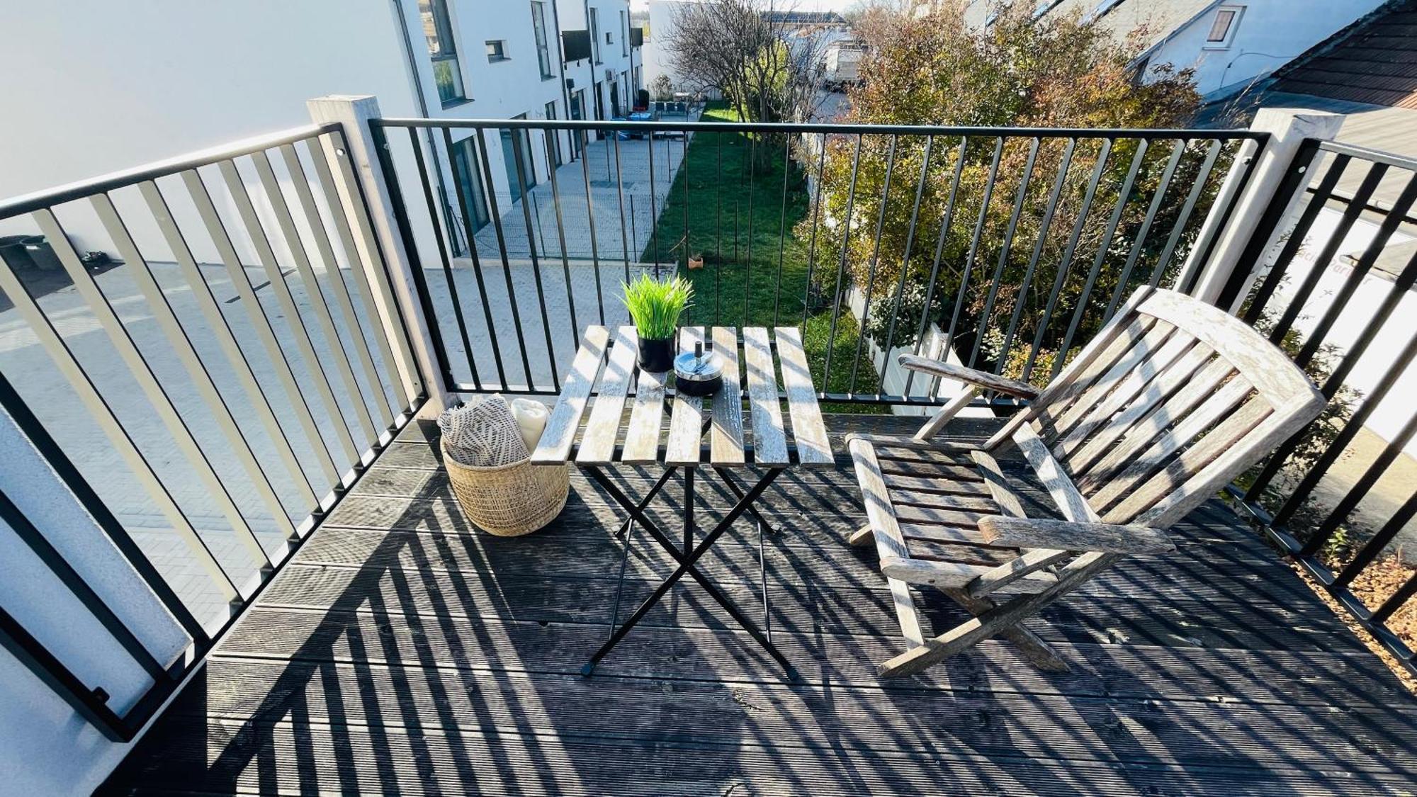 House Flow, 3 Room With Terrace, Free 2 Parking Bratislava Eksteriør billede