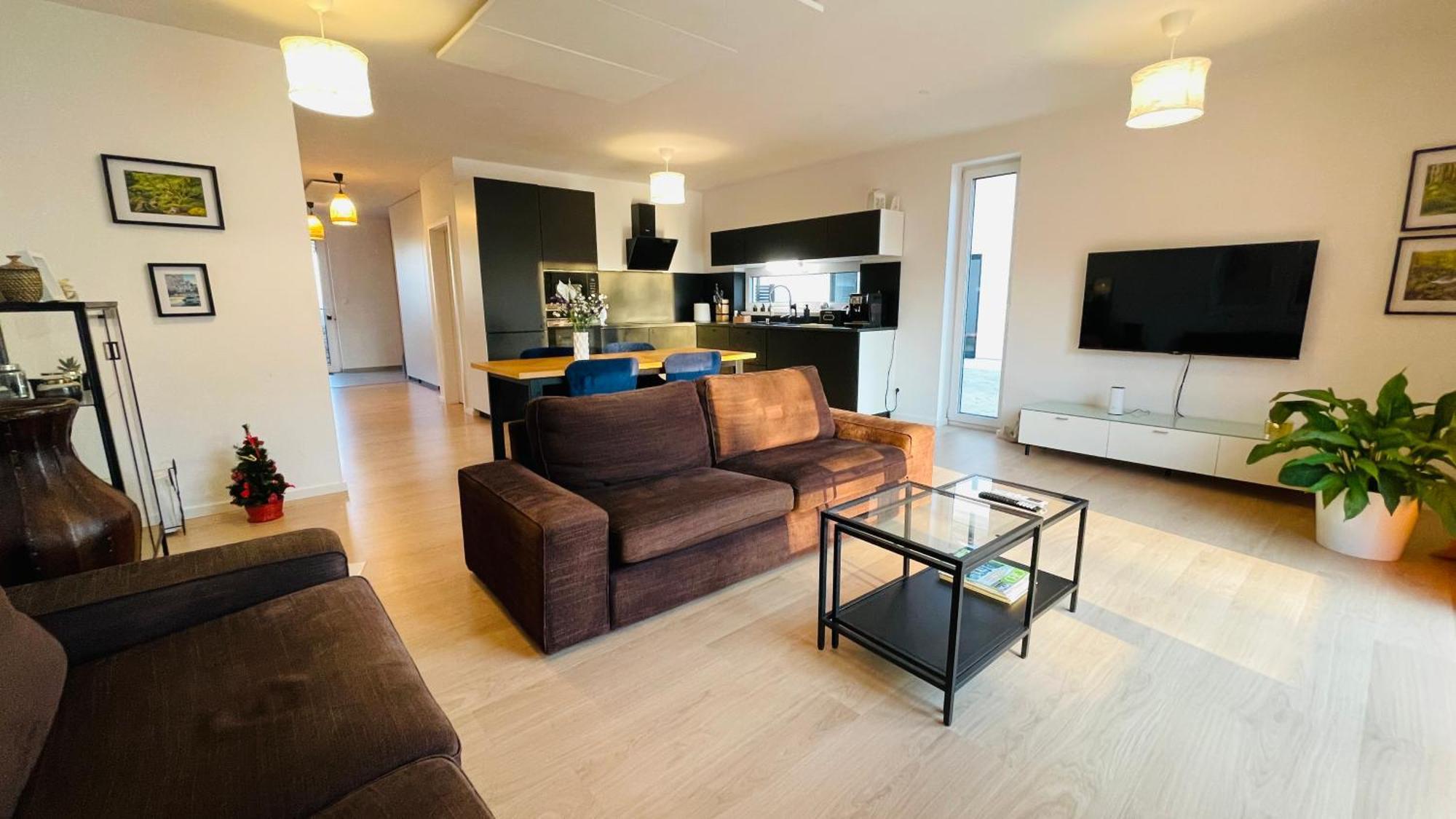 House Flow, 3 Room With Terrace, Free 2 Parking Bratislava Eksteriør billede
